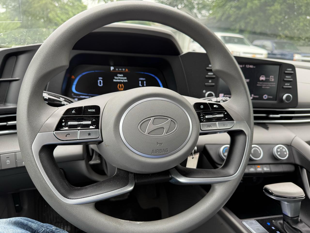 Hyundai Elantra SE 2025