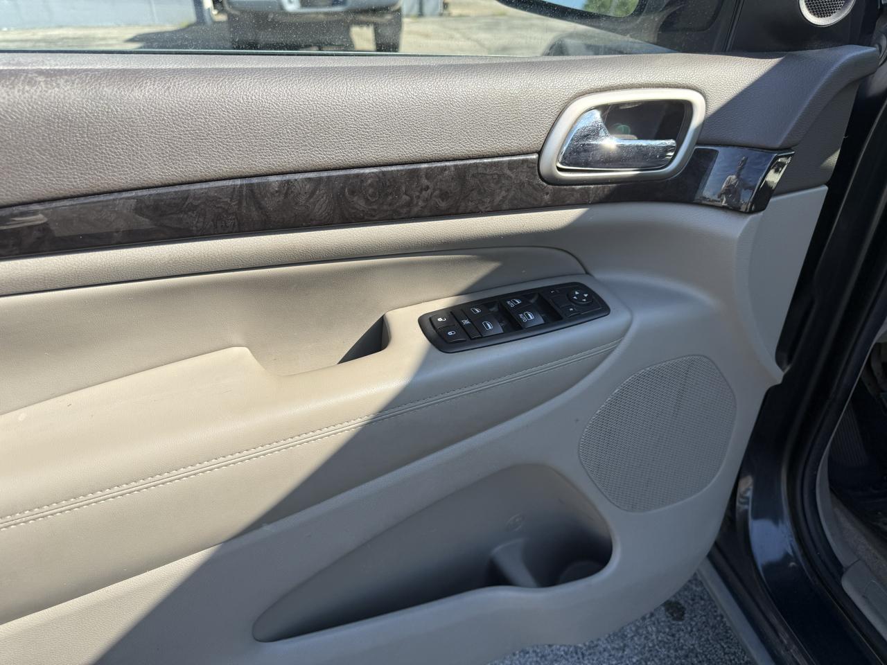 Jeep Grand Cherokee Laredo 4WD 2011