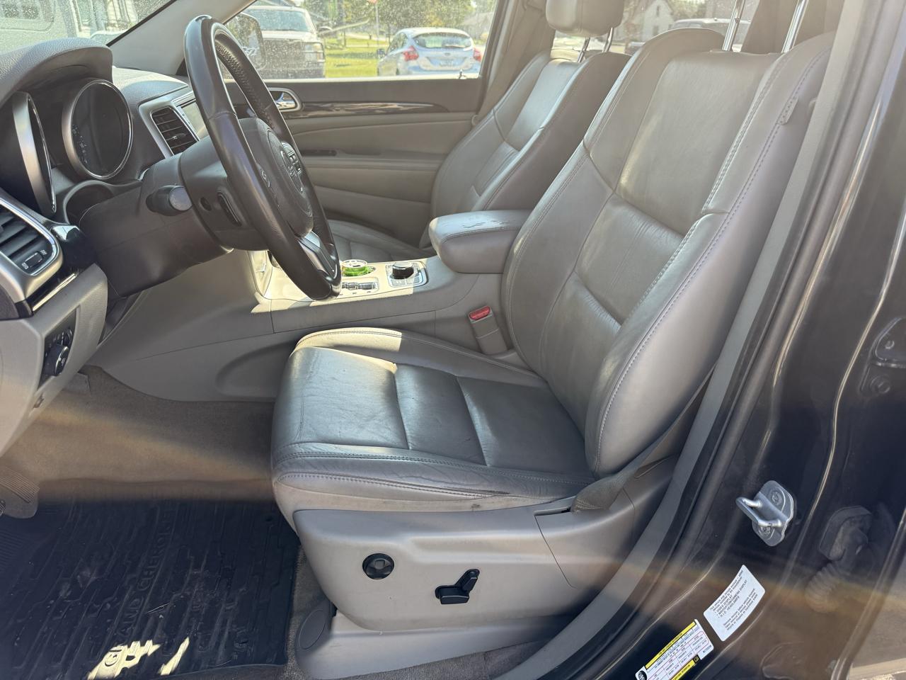 Jeep Grand Cherokee Laredo 4WD 2011