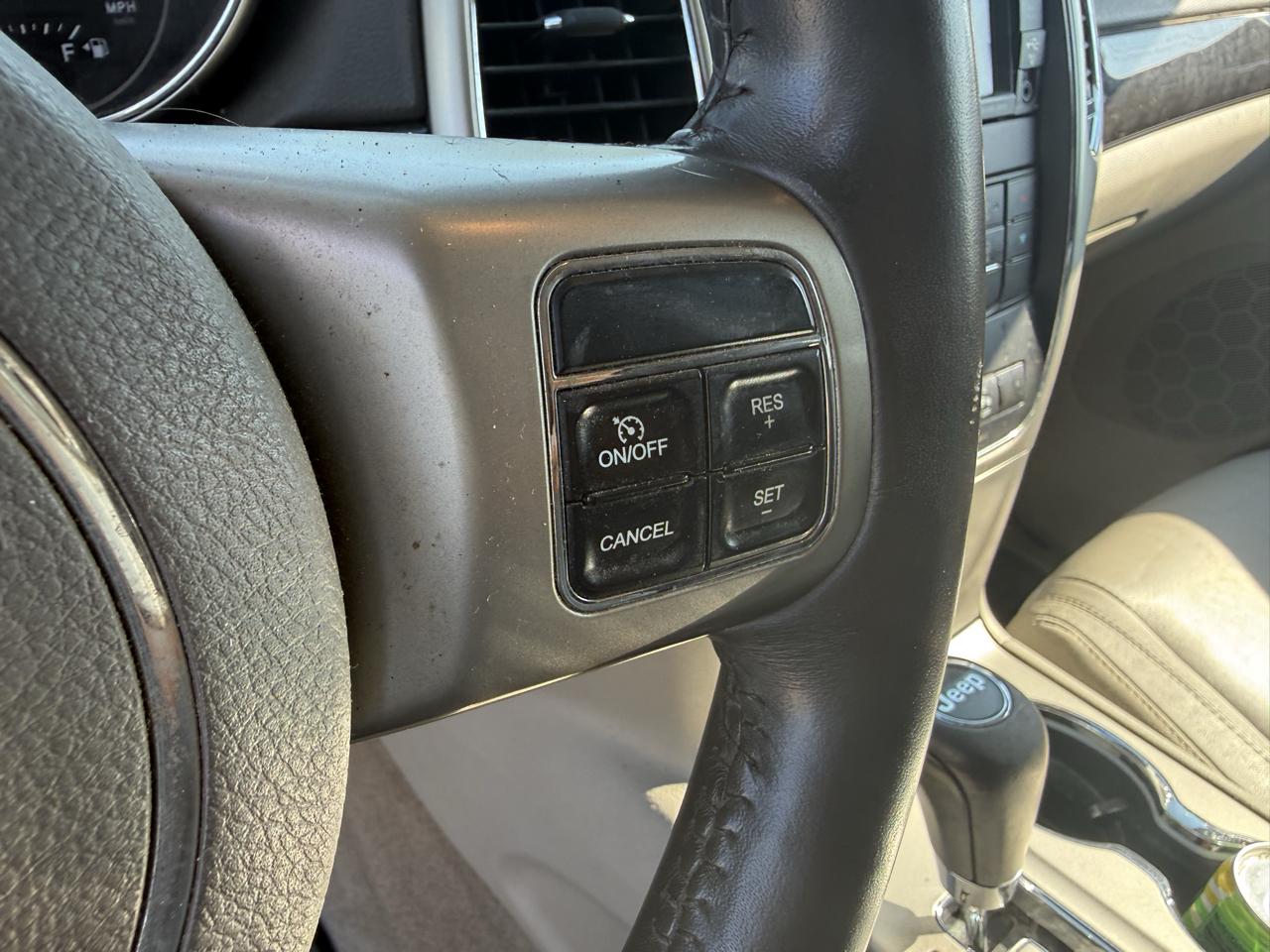 Jeep Grand Cherokee Laredo 4WD 2011