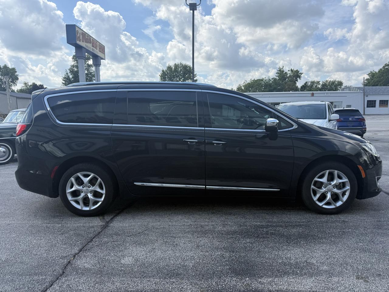 Chrysler Pacifica Limited 2017