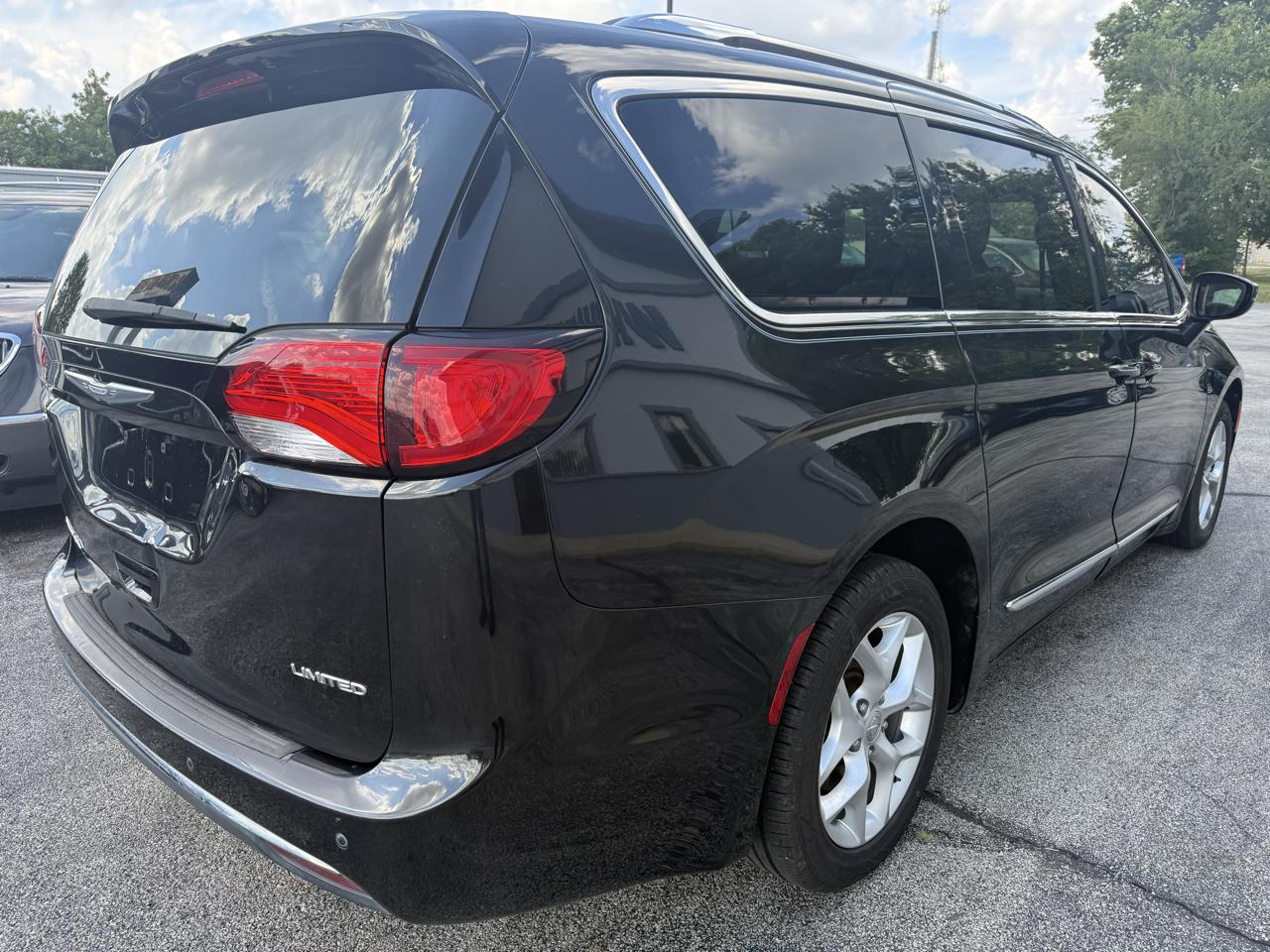 Chrysler Pacifica Limited 2017