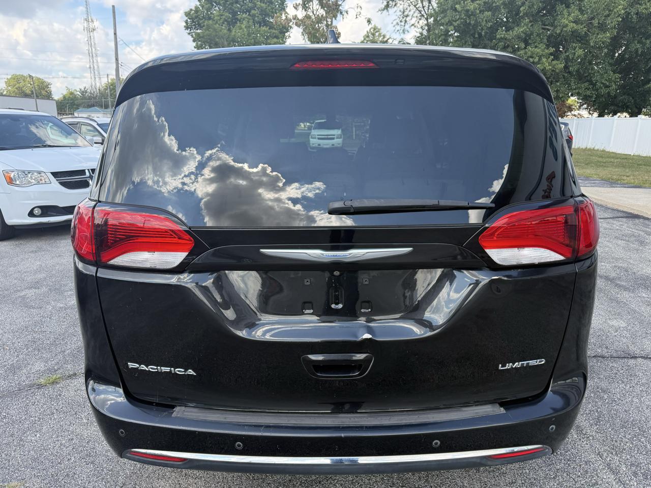 Chrysler Pacifica Limited 2017
