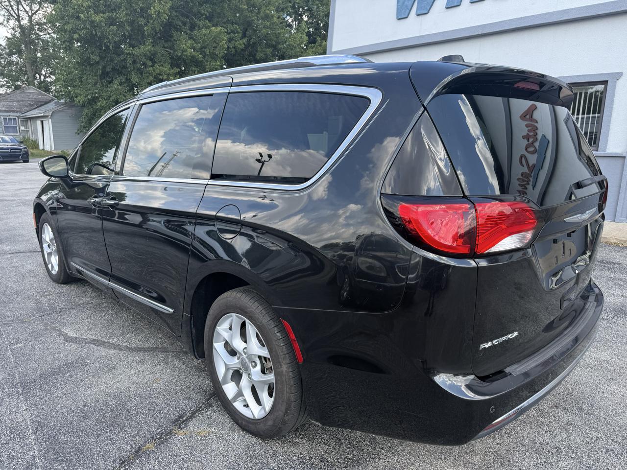 Chrysler Pacifica Limited 2017