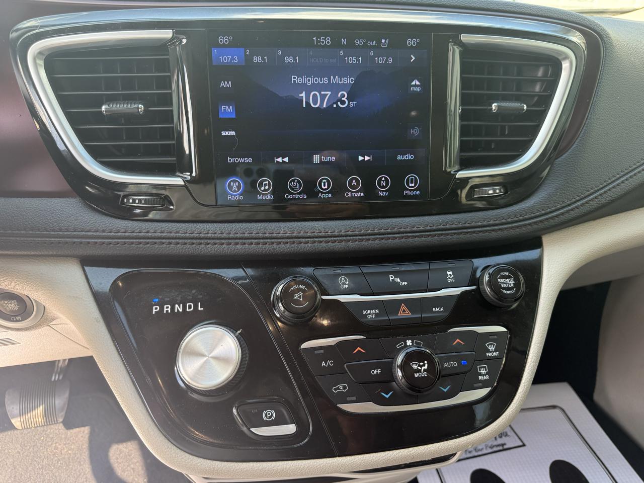 Chrysler Pacifica Limited 2017