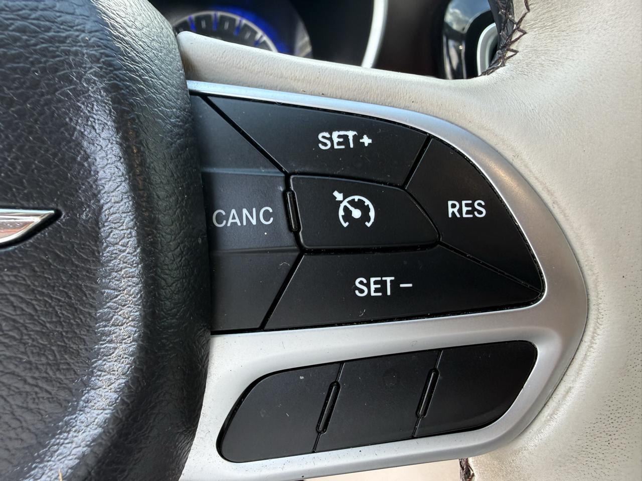 Chrysler Pacifica Limited 2017