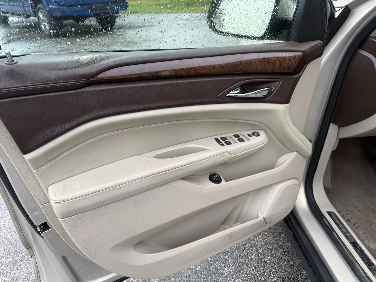 Cadillac SRX Luxury Collection 2011