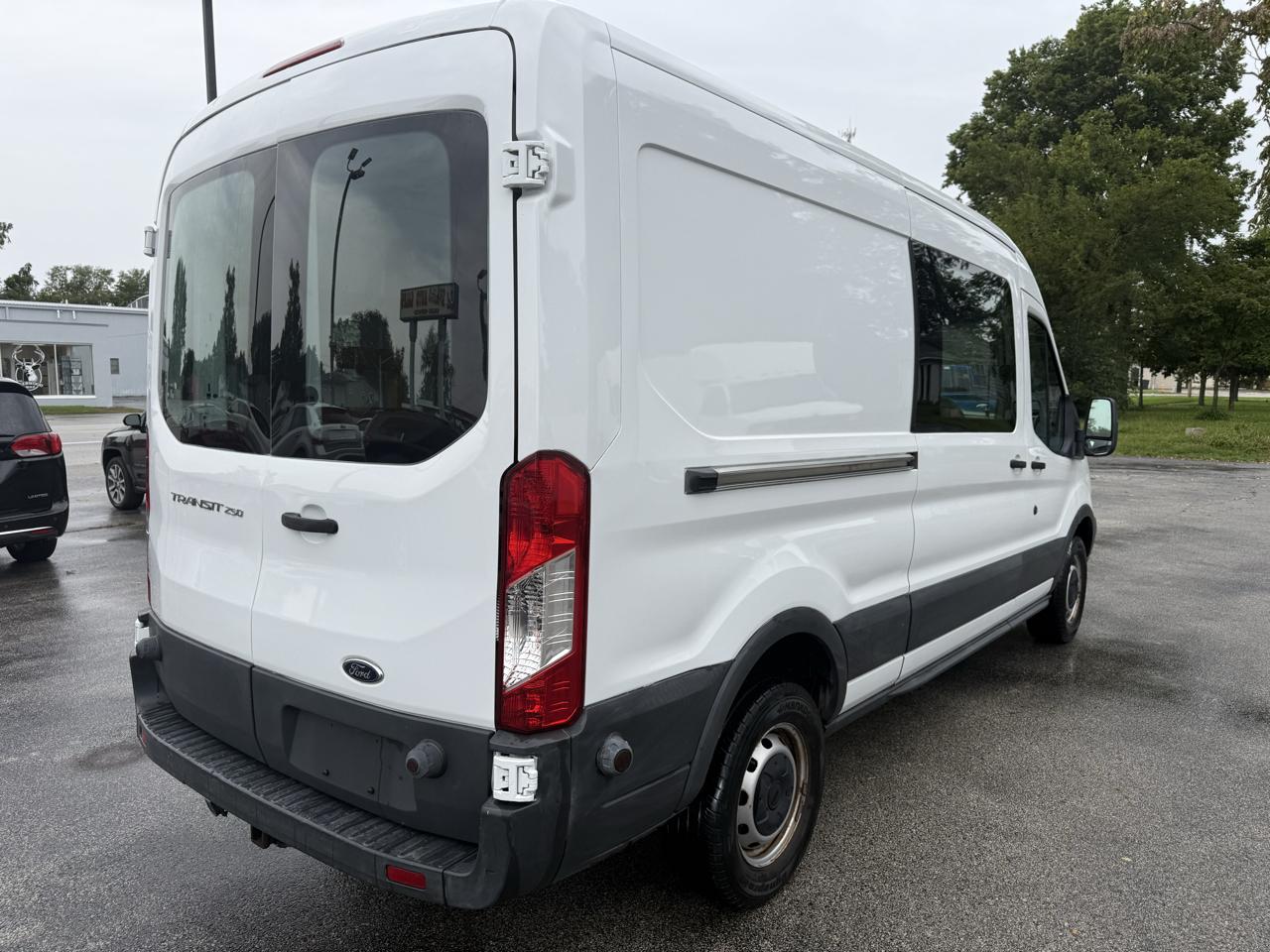 Ford Transit 250 Van Med. Roof w/Sliding Pass. 148-in. WB 2015