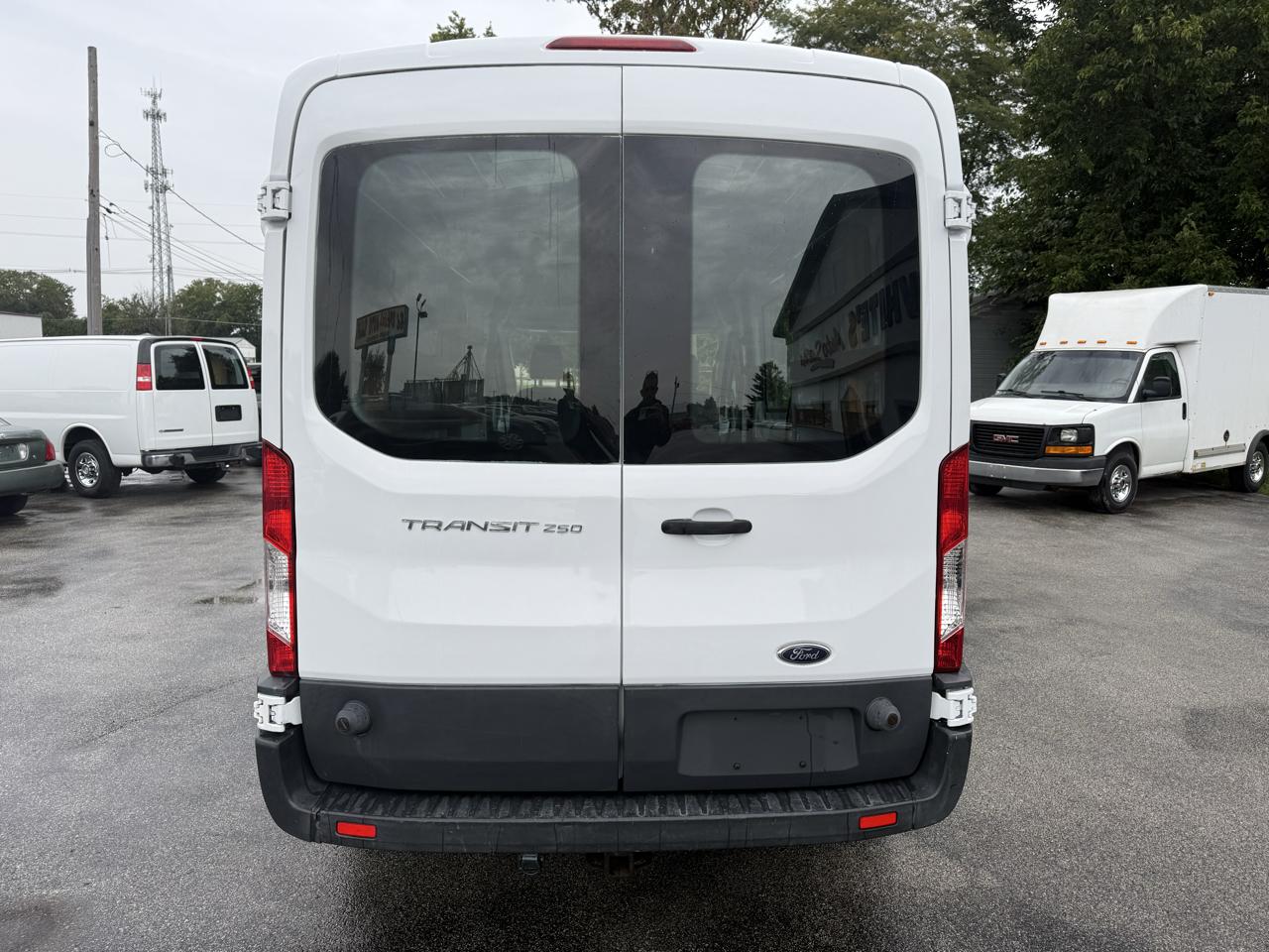 Ford Transit 250 Van Med. Roof w/Sliding Pass. 148-in. WB 2015