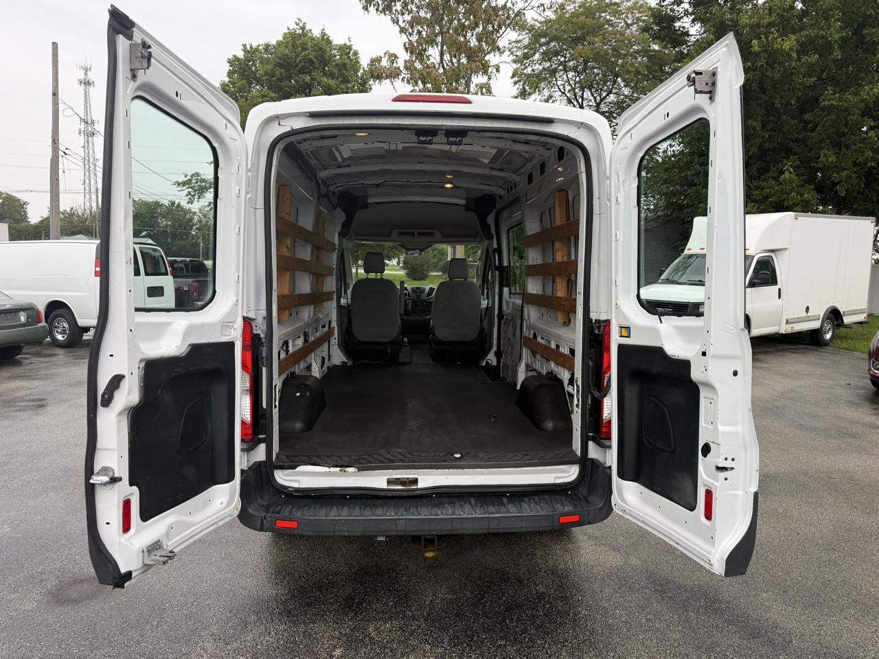 Ford Transit 250 Van Med. Roof w/Sliding Pass. 148-in. WB 2015