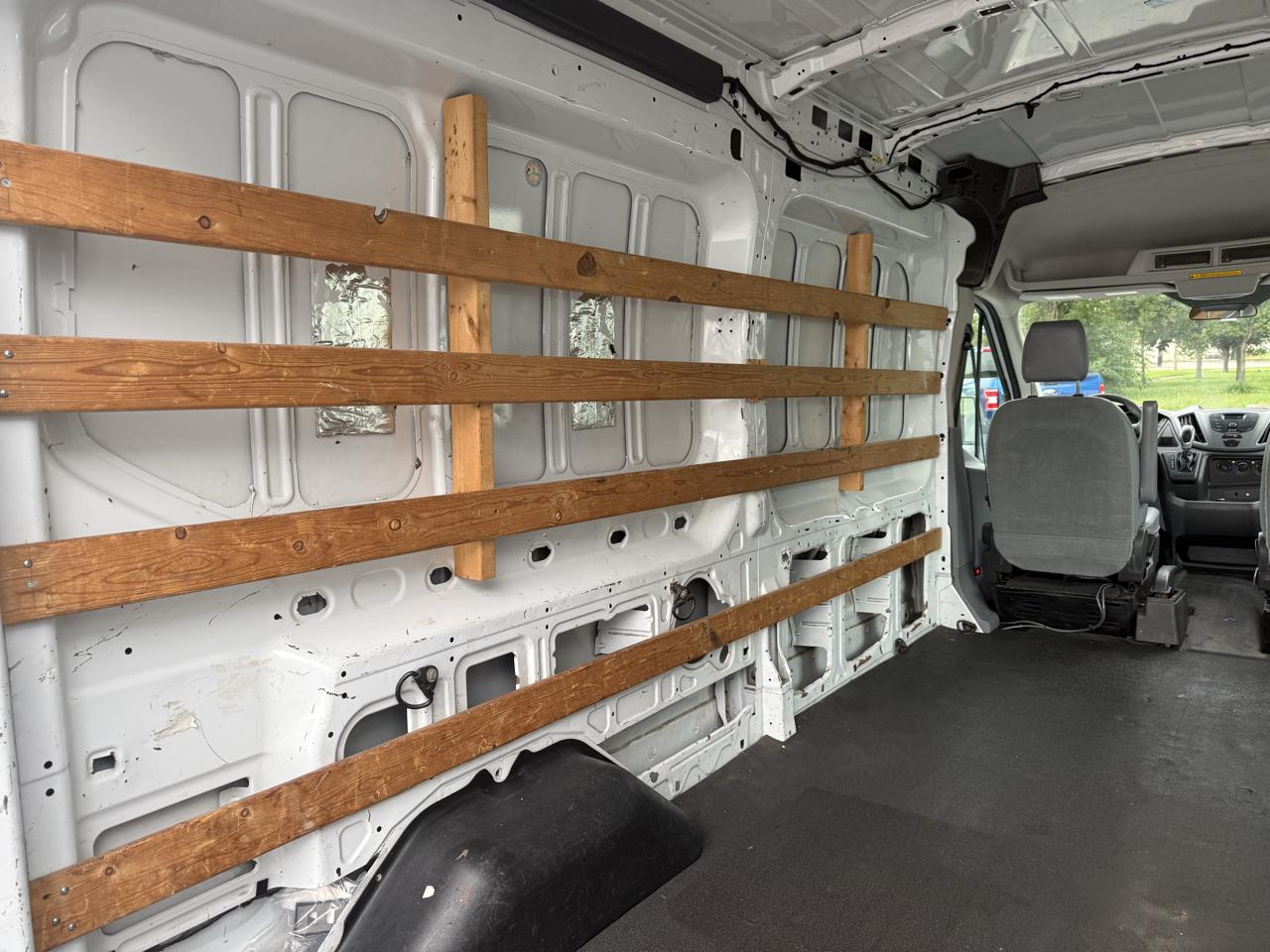 Ford Transit 250 Van Med. Roof w/Sliding Pass. 148-in. WB 2015
