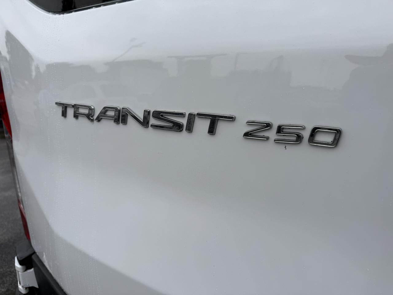 Ford Transit 250 Van Med. Roof w/Sliding Pass. 148-in. WB 2015