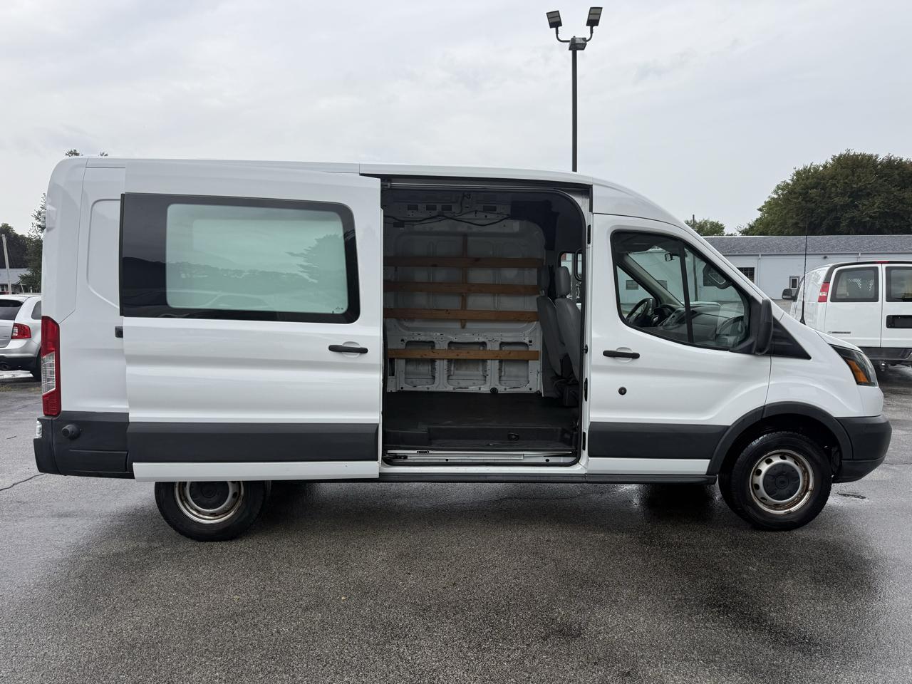 Ford Transit 250 Van Med. Roof w/Sliding Pass. 148-in. WB 2015