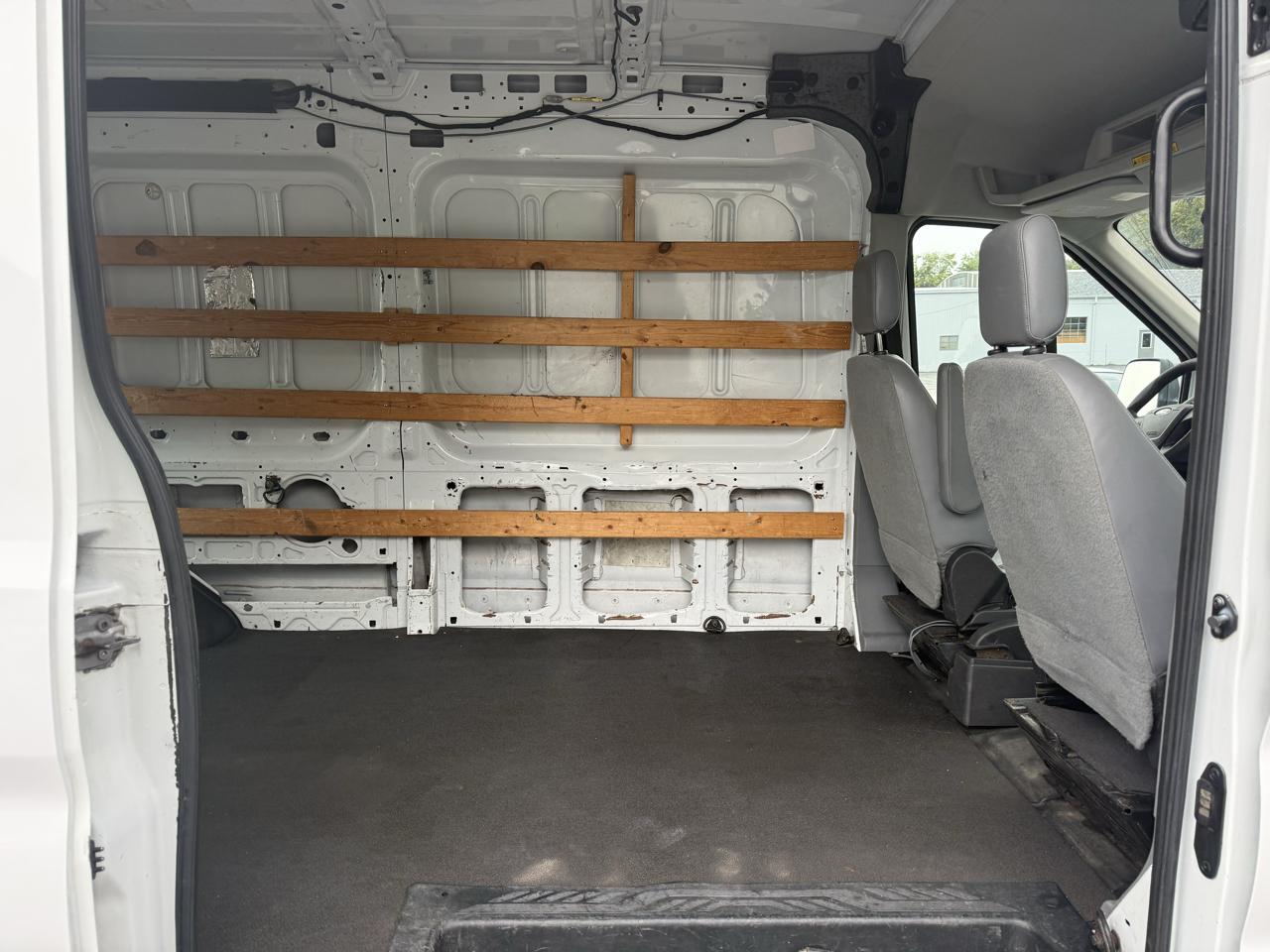 Ford Transit 250 Van Med. Roof w/Sliding Pass. 148-in. WB 2015