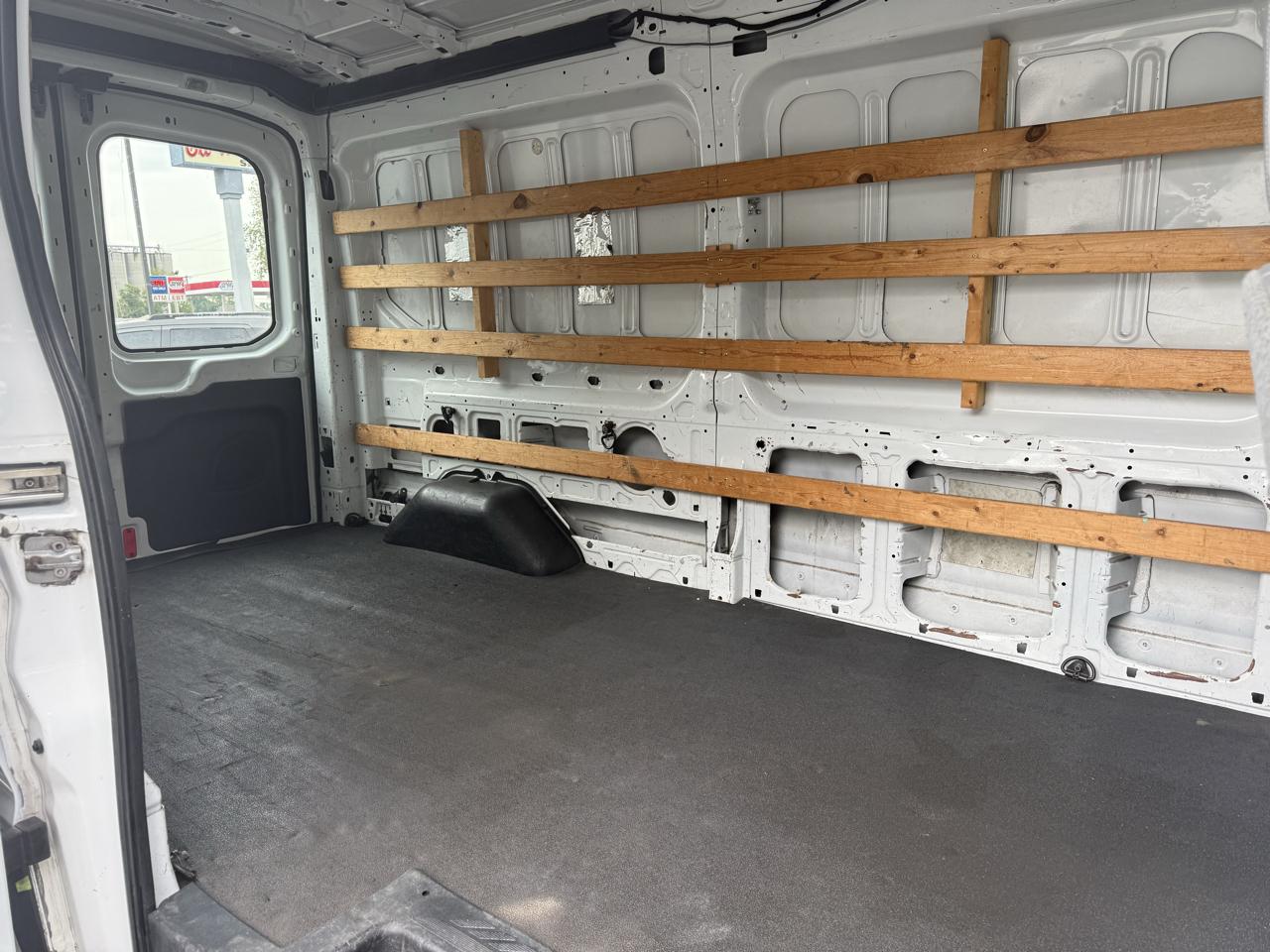 Ford Transit 250 Van Med. Roof w/Sliding Pass. 148-in. WB 2015