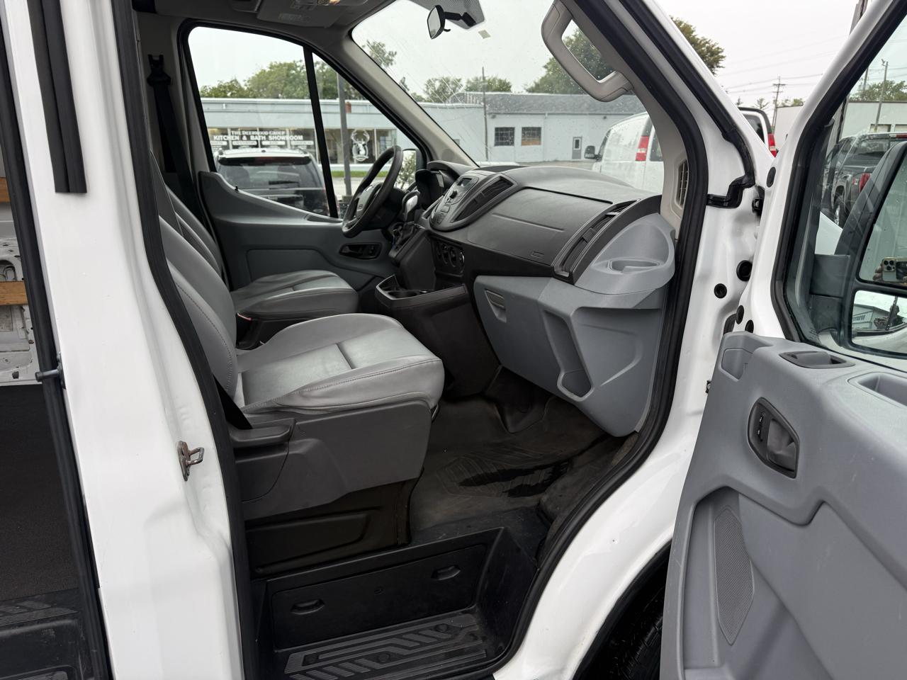 Ford Transit 250 Van Med. Roof w/Sliding Pass. 148-in. WB 2015
