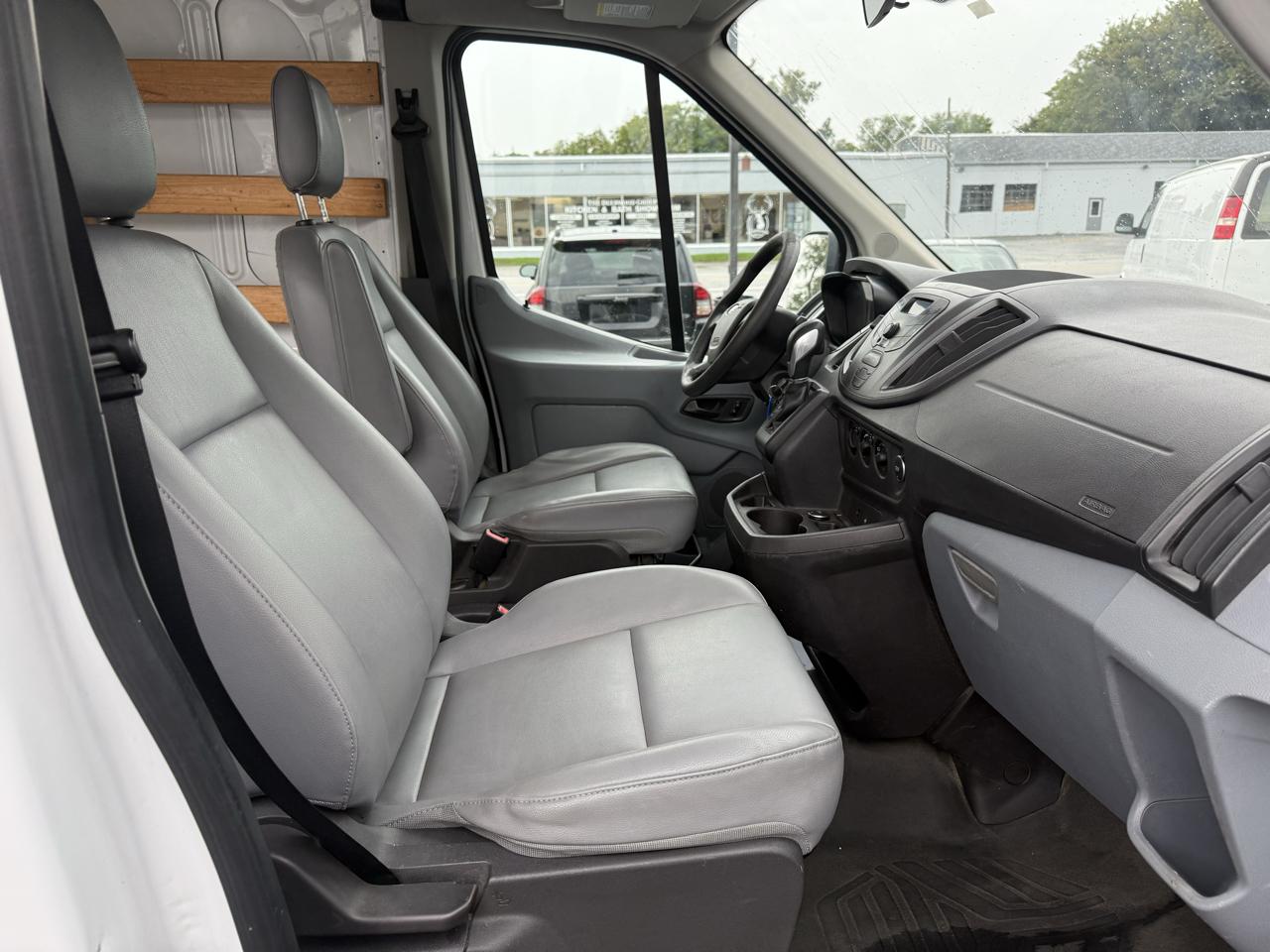Ford Transit 250 Van Med. Roof w/Sliding Pass. 148-in. WB 2015