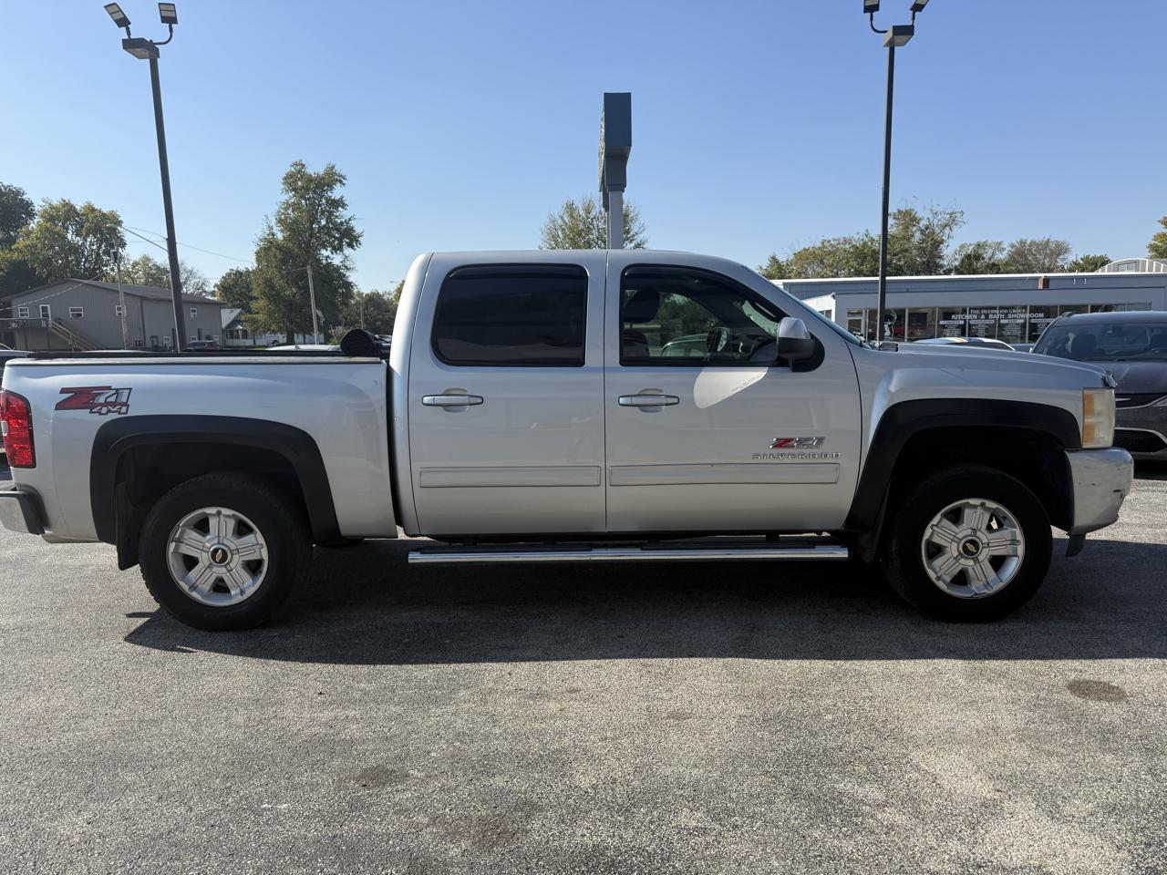 Chevrolet Silverado 1500 LT Crew Cab 4WD 2011