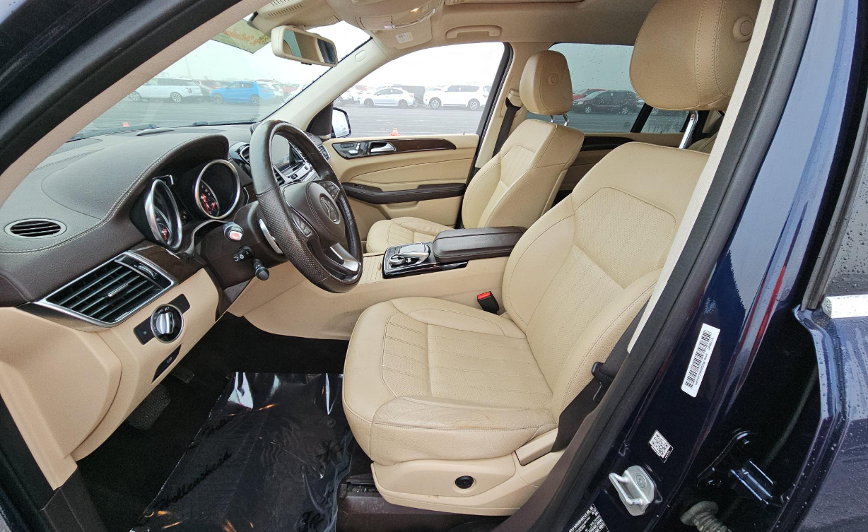 2017 Mercedes Benz GLS 450 4MATIC photo 4