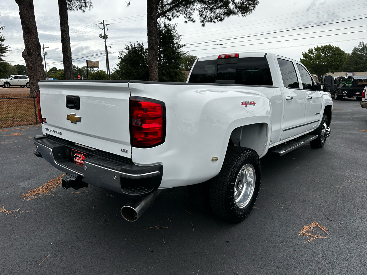 2015 Chevrolet Silverado 3500HD LTZ photo 4