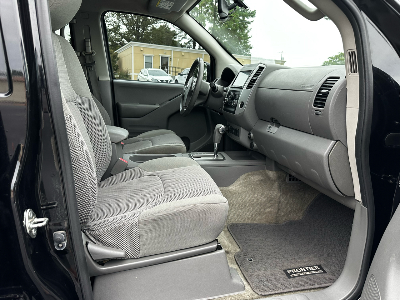 2018 Nissan Frontier SV photo 12