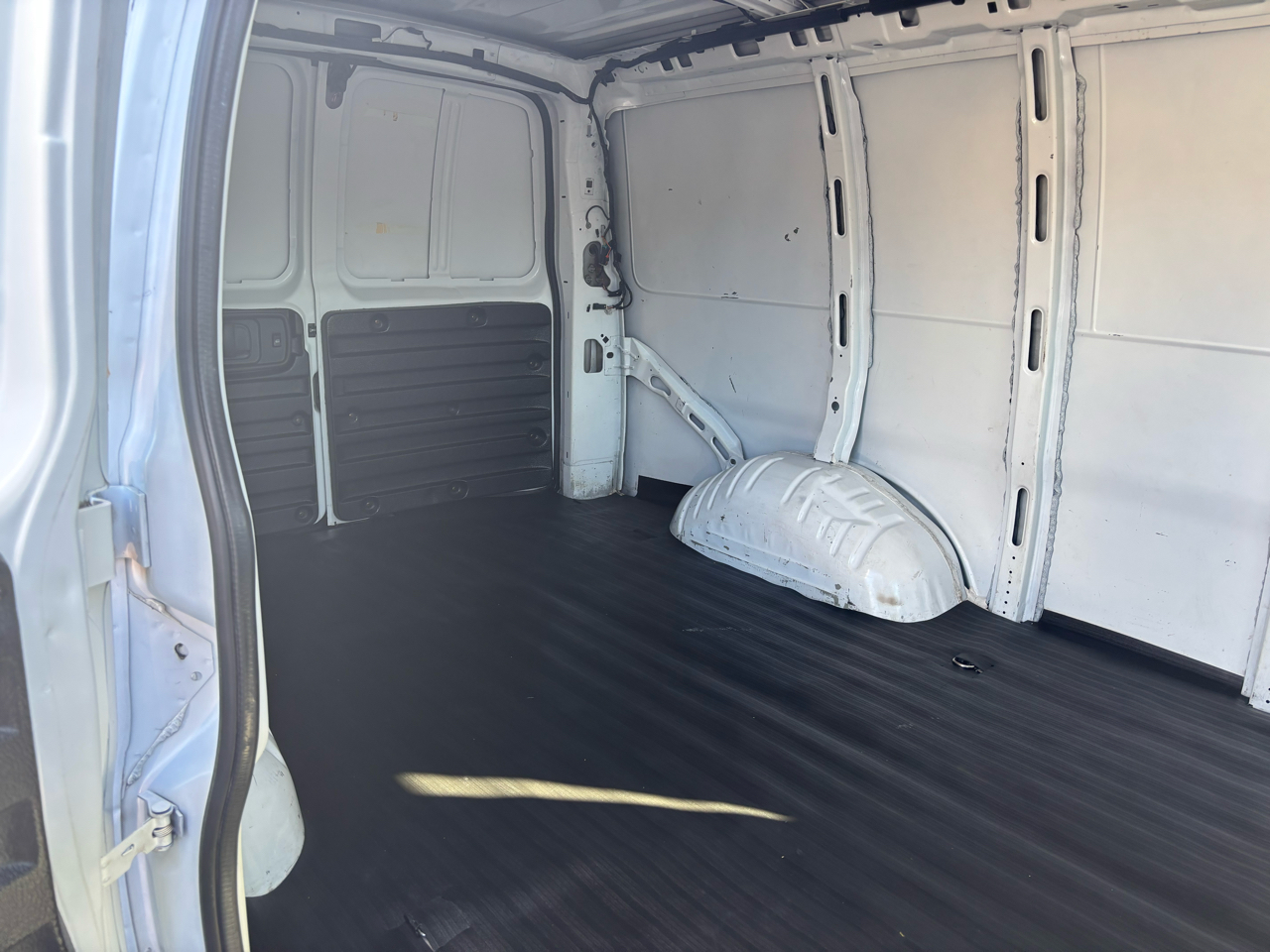 2020 Chevrolet Express Cargo Van photo 7