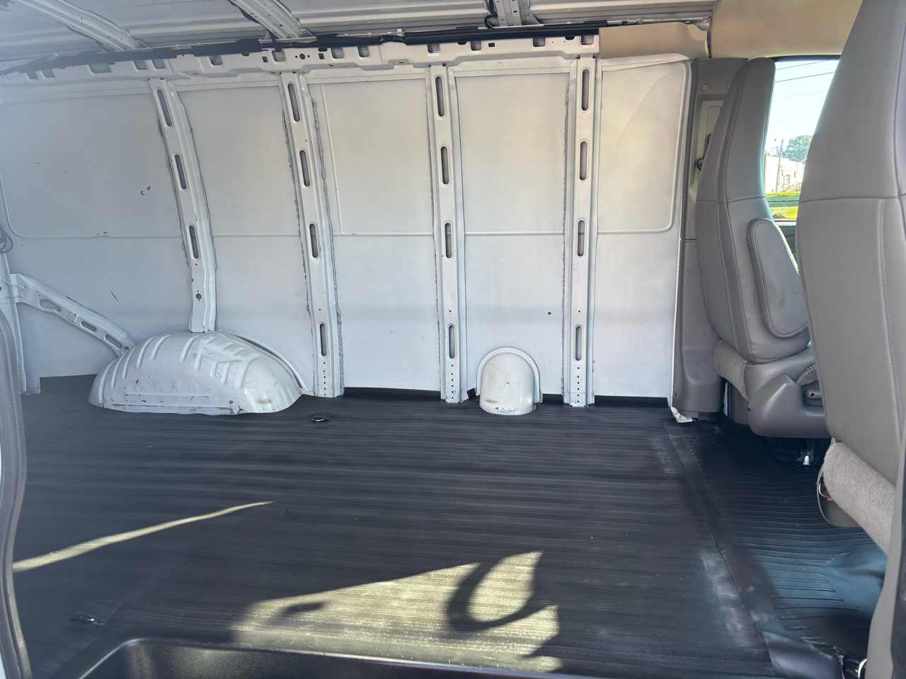 2020 Chevrolet Express Cargo Van photo 9