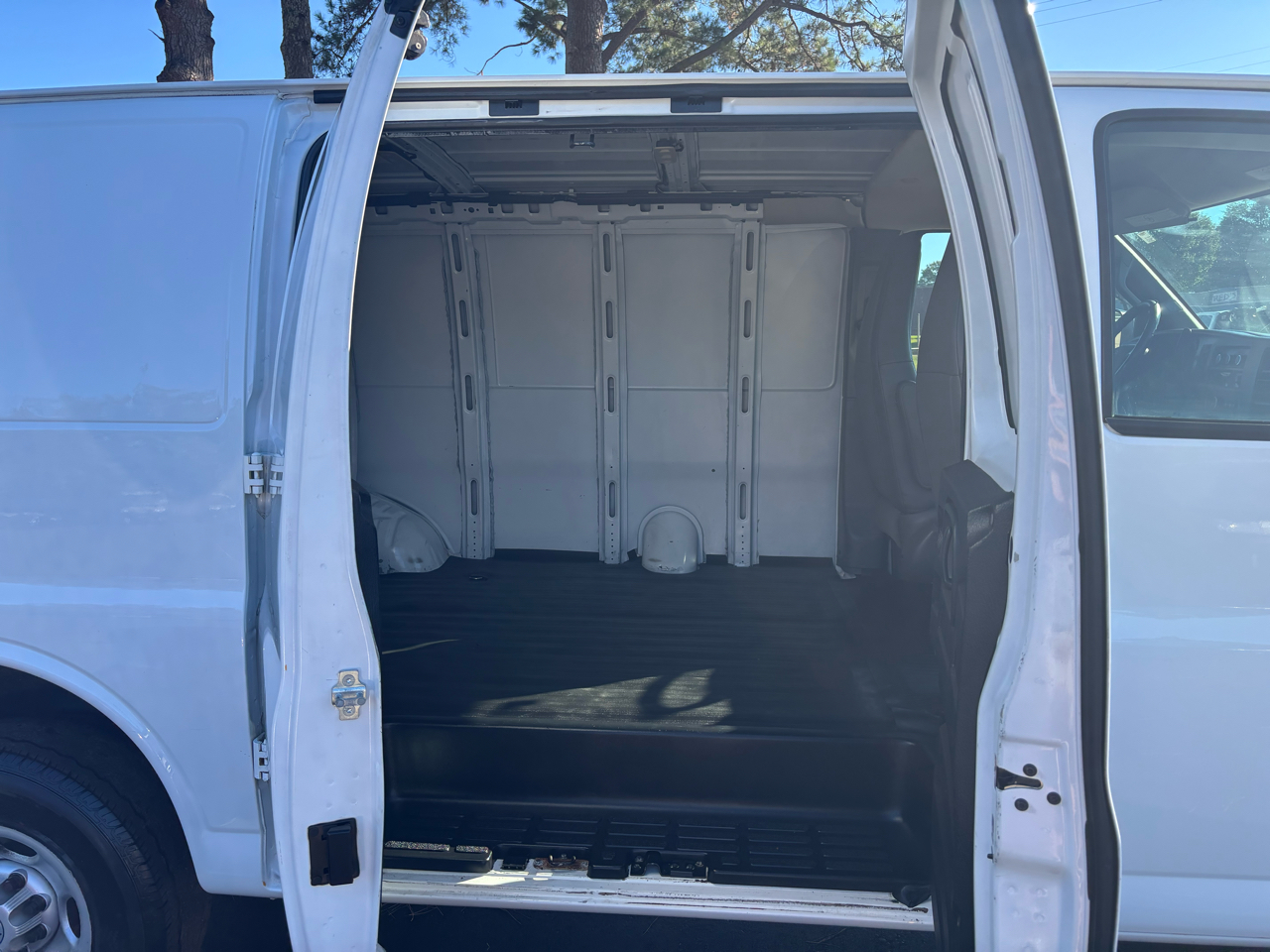2020 Chevrolet Express Cargo Van photo 10