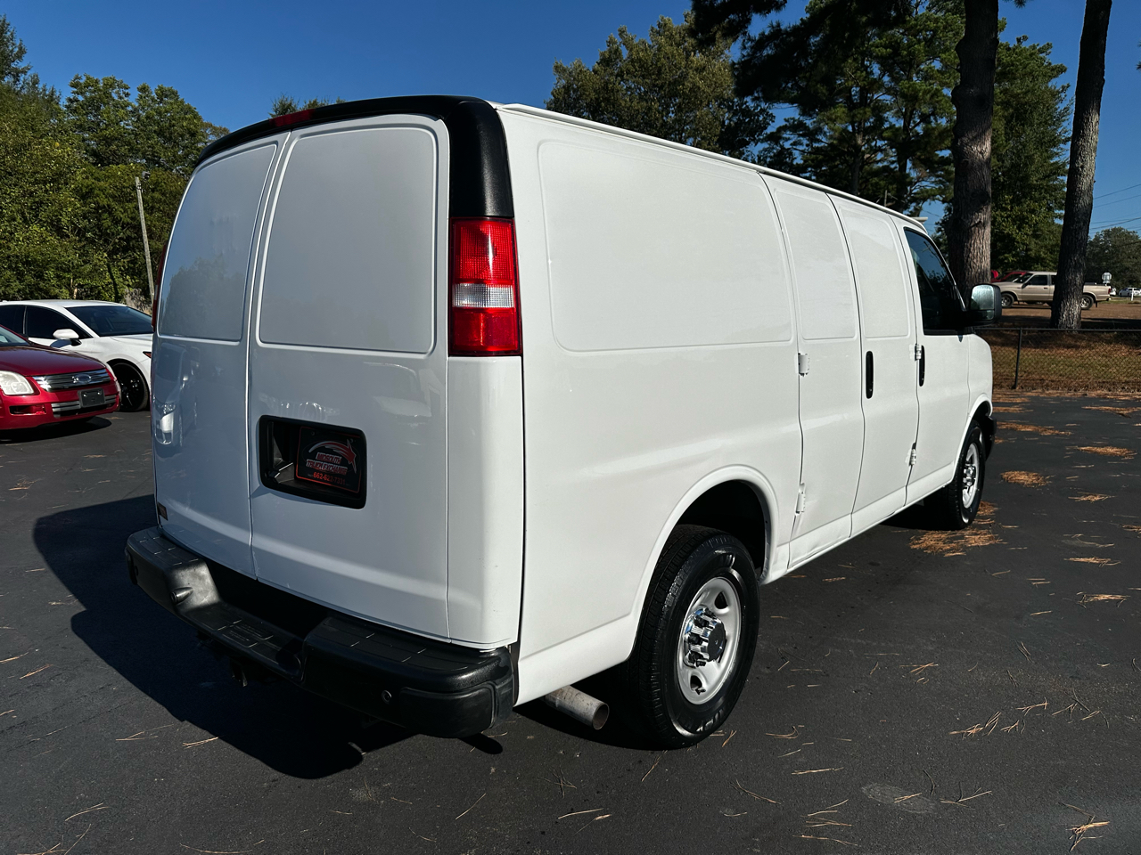 2019 Chevrolet Express Cargo Van photo 2