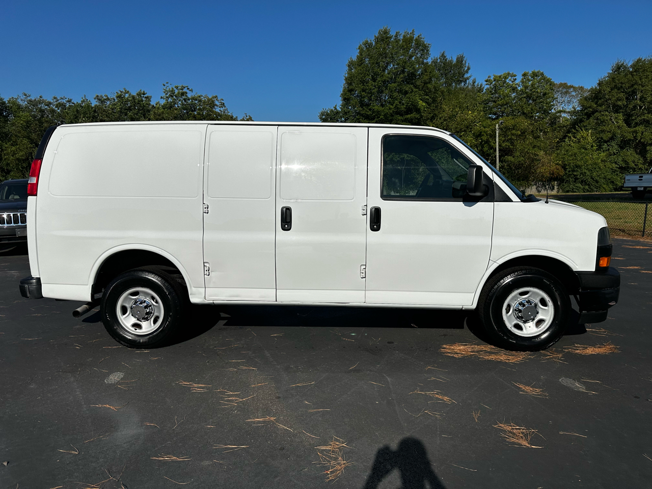 2019 Chevrolet Express Cargo Van photo 3