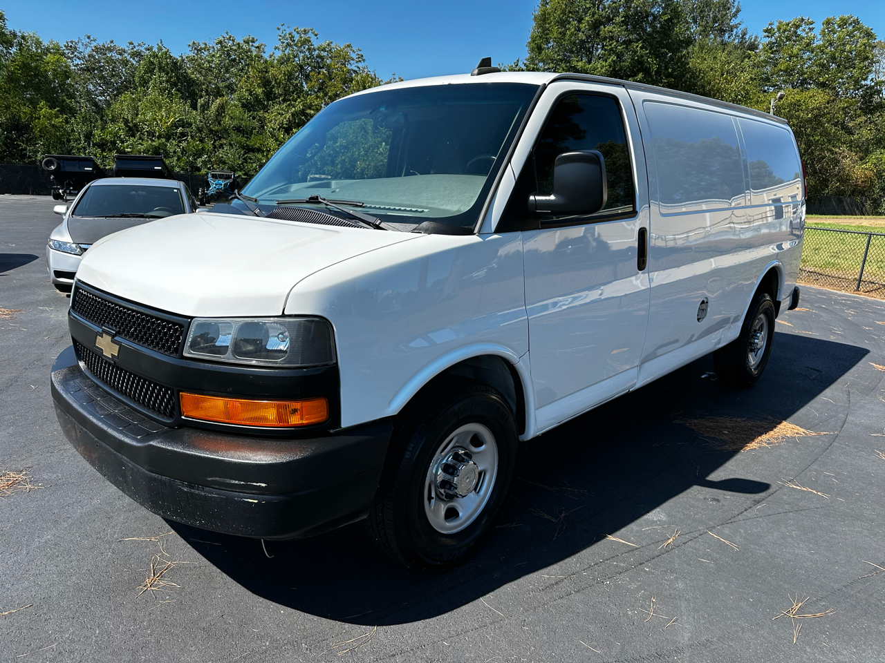 2019 Chevrolet Express Cargo Van photo 3