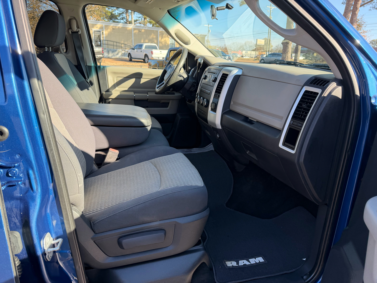 Dodge Ram 1500 4WD Crew Cab 140.5" SLT 2009