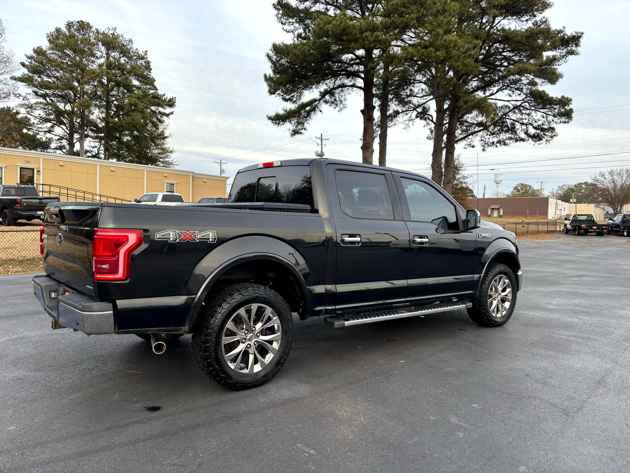 Ford F-150 4WD SuperCrew 145" Lariat 2015