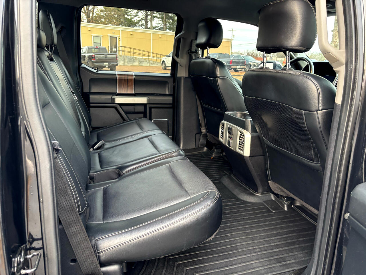 Ford F-150 4WD SuperCrew 145" Lariat 2015