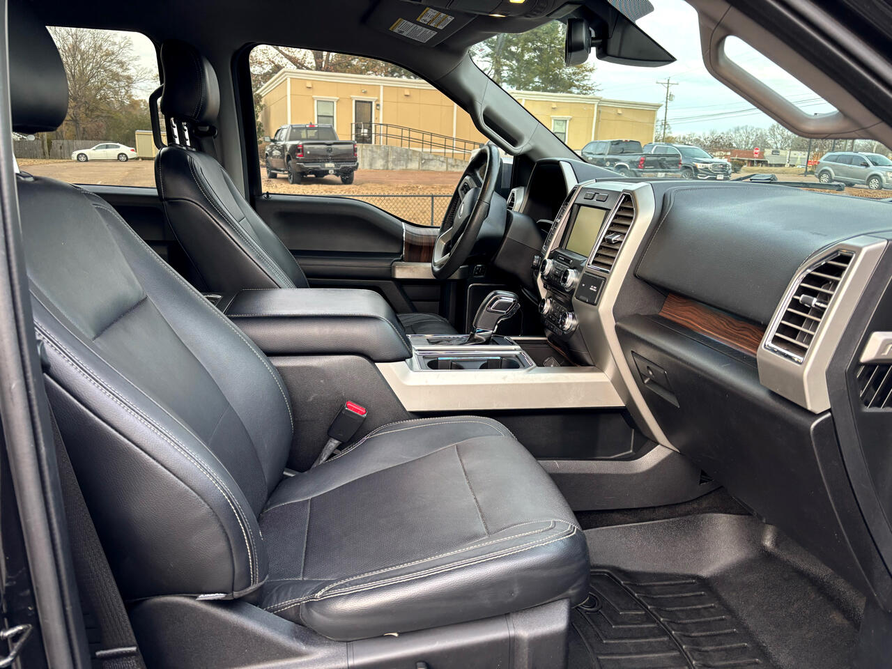 Ford F-150 4WD SuperCrew 145" Lariat 2015