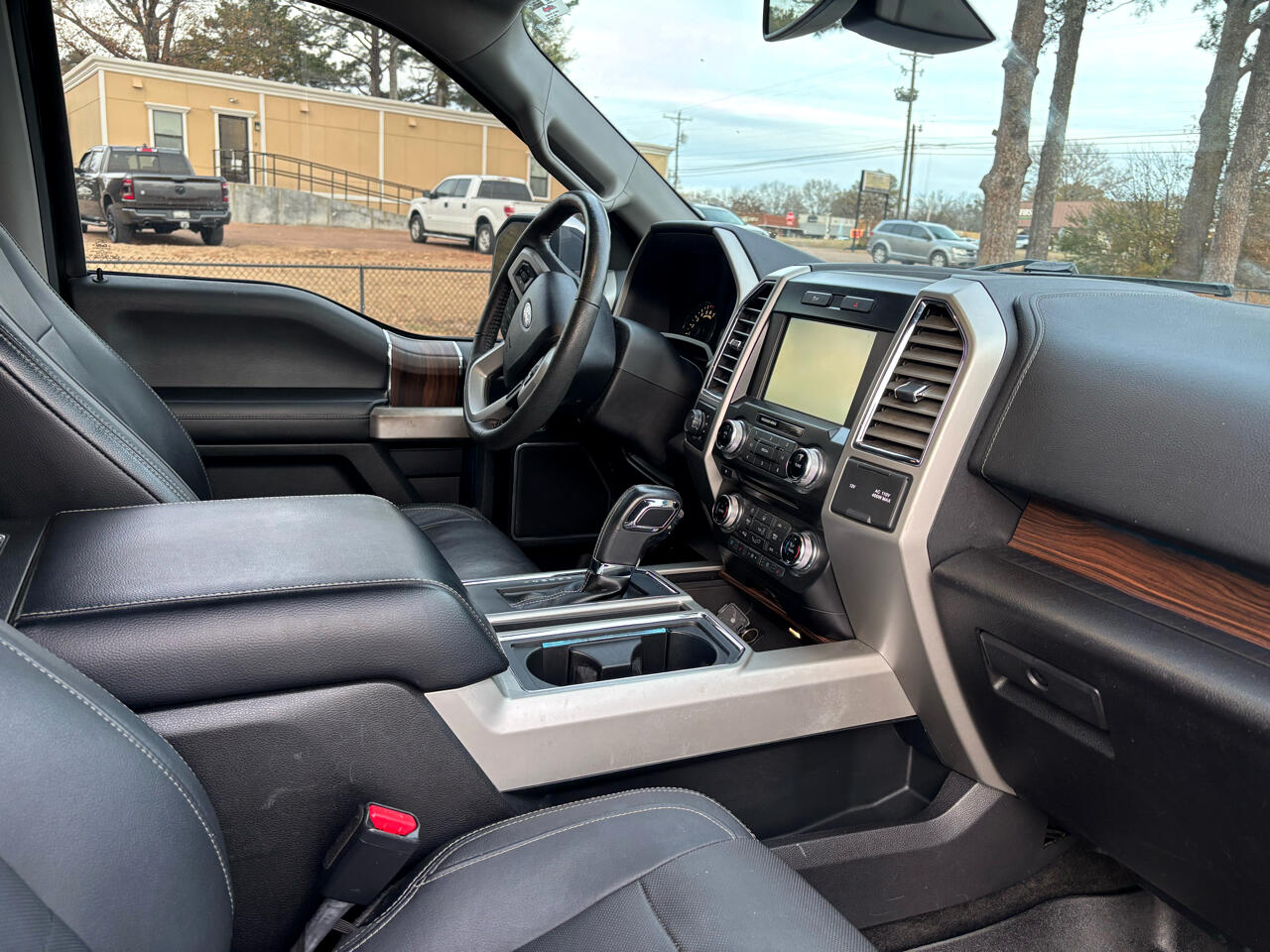 Ford F-150 4WD SuperCrew 145" Lariat 2015