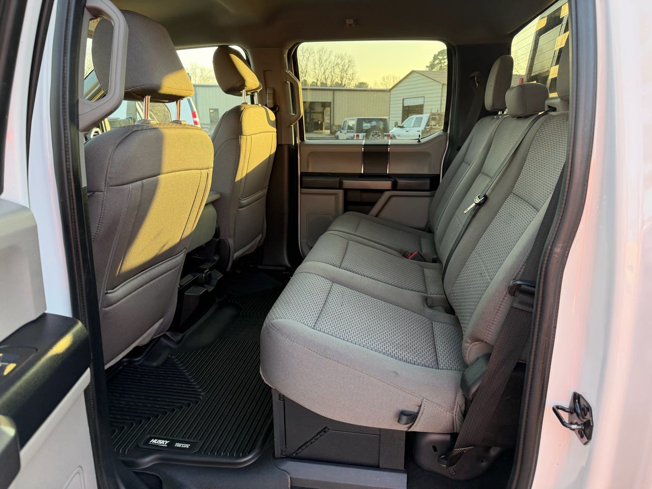 Ford Super Duty F-350 DRW XLT 4WD Crew Cab 179" WB 60" CA 2021