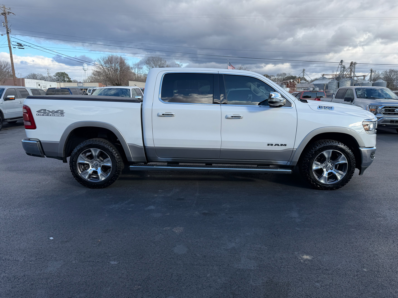 RAM 1500 Laramie 4x4 Crew Cab 5'7" Box 2019