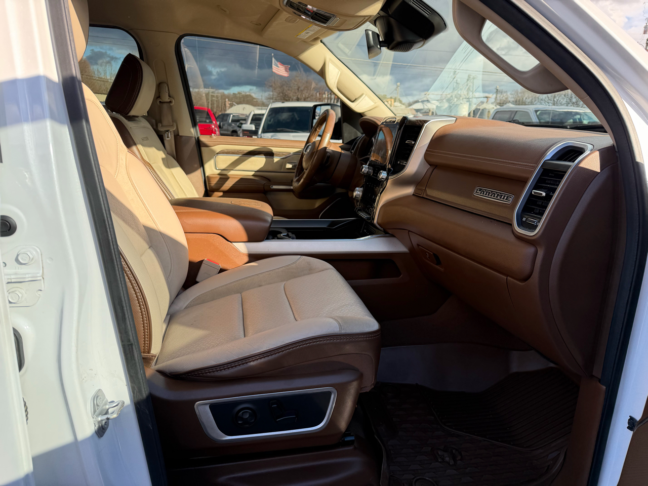 RAM 1500 Laramie 4x4 Crew Cab 5'7" Box 2019