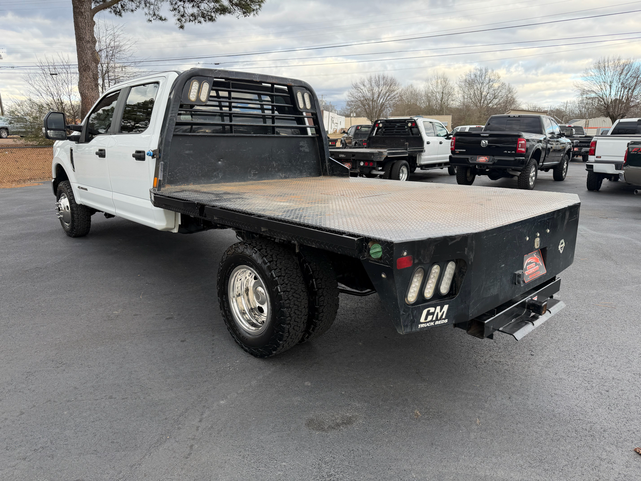 Ford Super Duty F-350 DRW XL 4WD Crew Cab 179" WB 60" CA 2022
