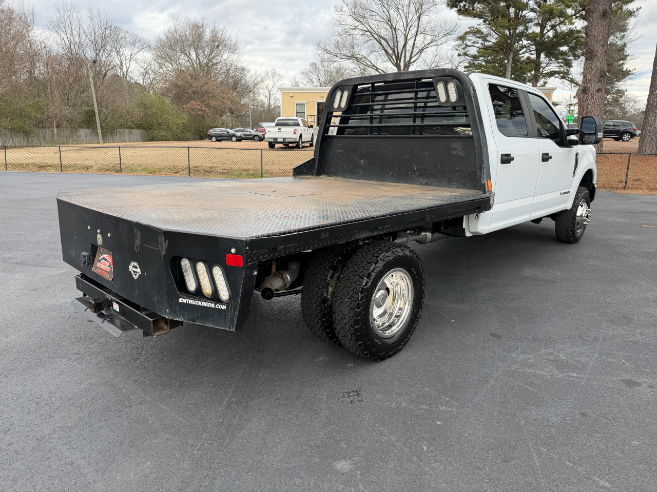 Ford Super Duty F-350 DRW XL 4WD Crew Cab 179" WB 60" CA 2022