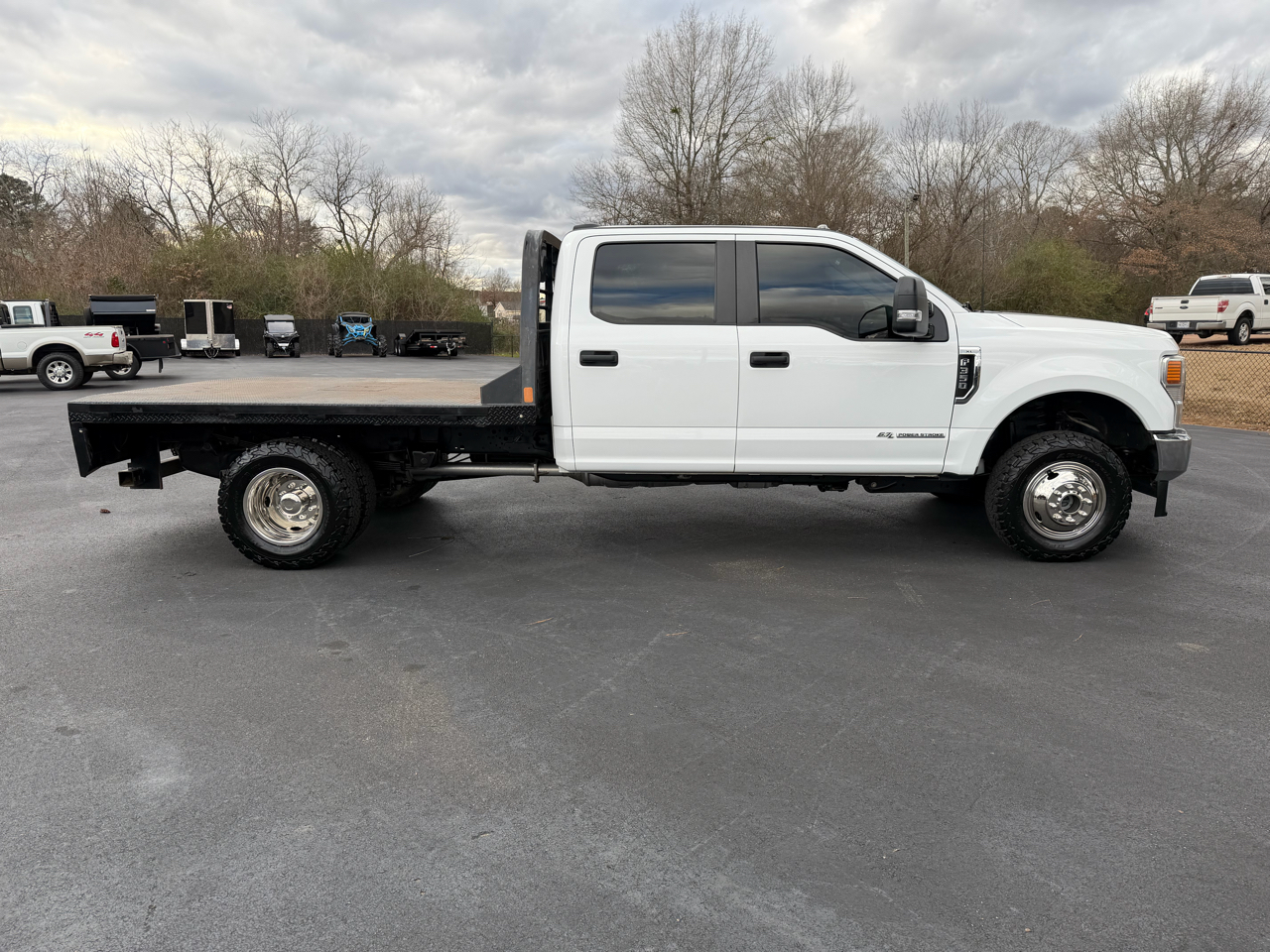 Ford Super Duty F-350 DRW XL 4WD Crew Cab 179" WB 60" CA 2022