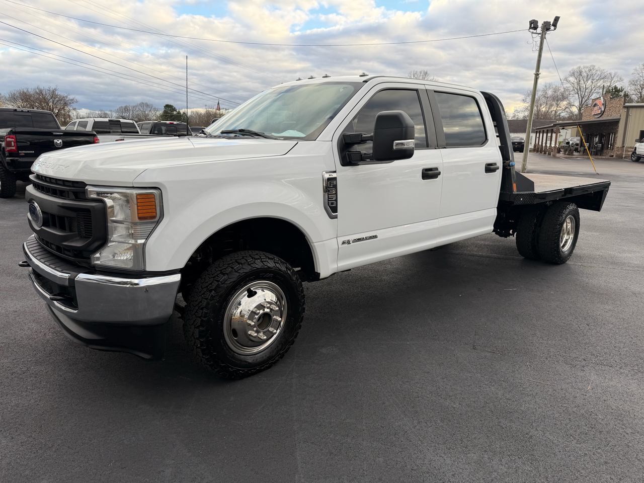 Ford Super Duty F-350 DRW XL 4WD Crew Cab 179" WB 60" CA 2022