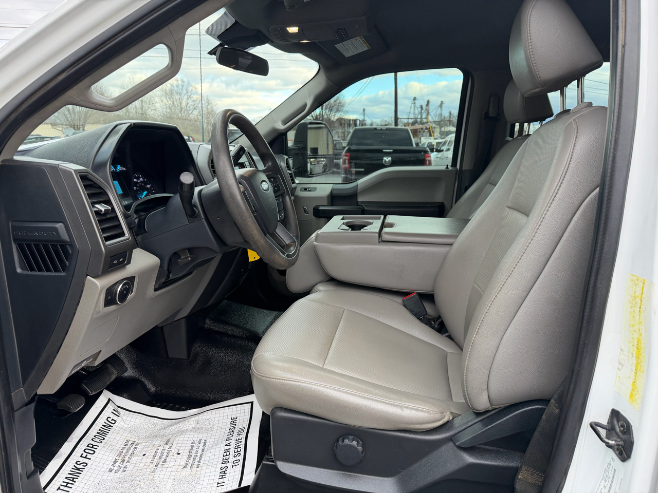 Ford Super Duty F-350 DRW XL 4WD Crew Cab 179" WB 60" CA 2022