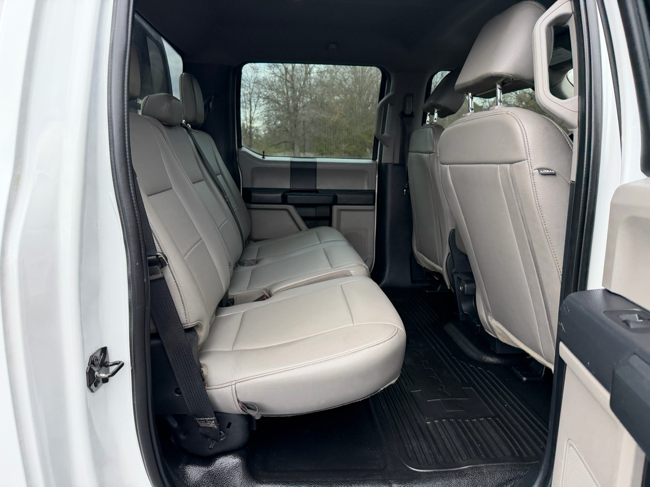 Ford Super Duty F-350 DRW XL 4WD Crew Cab 179" WB 60" CA 2022