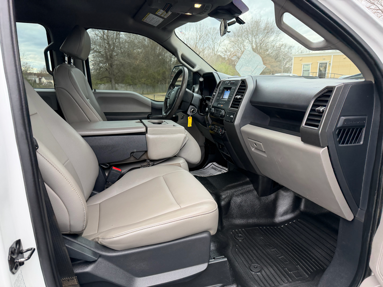 Ford Super Duty F-350 DRW XL 4WD Crew Cab 179" WB 60" CA 2022