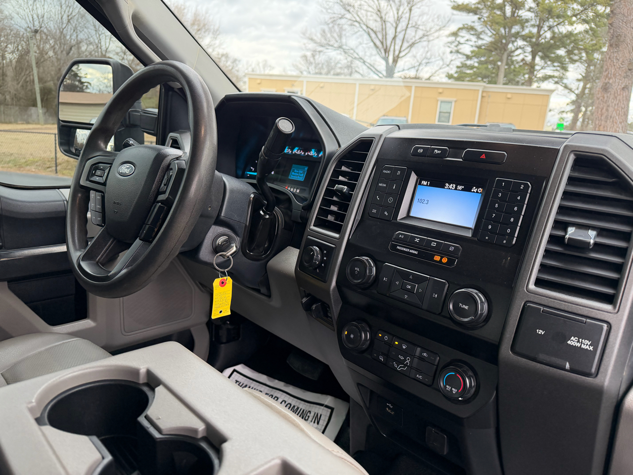 Ford Super Duty F-350 DRW XL 4WD Crew Cab 179" WB 60" CA 2022