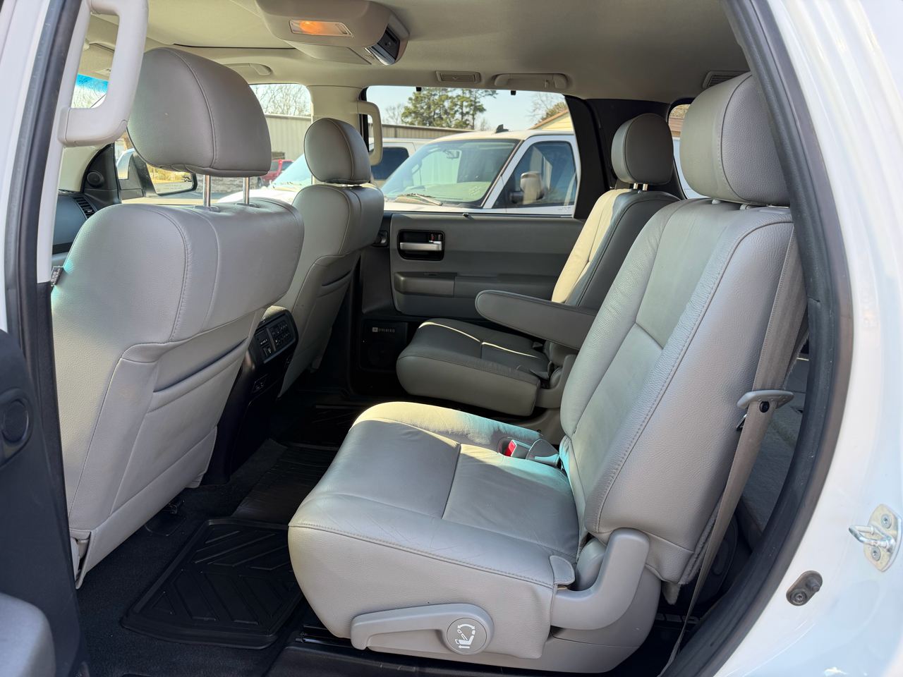 Toyota Sequoia Limited 4WD FFV (Natl) 2017