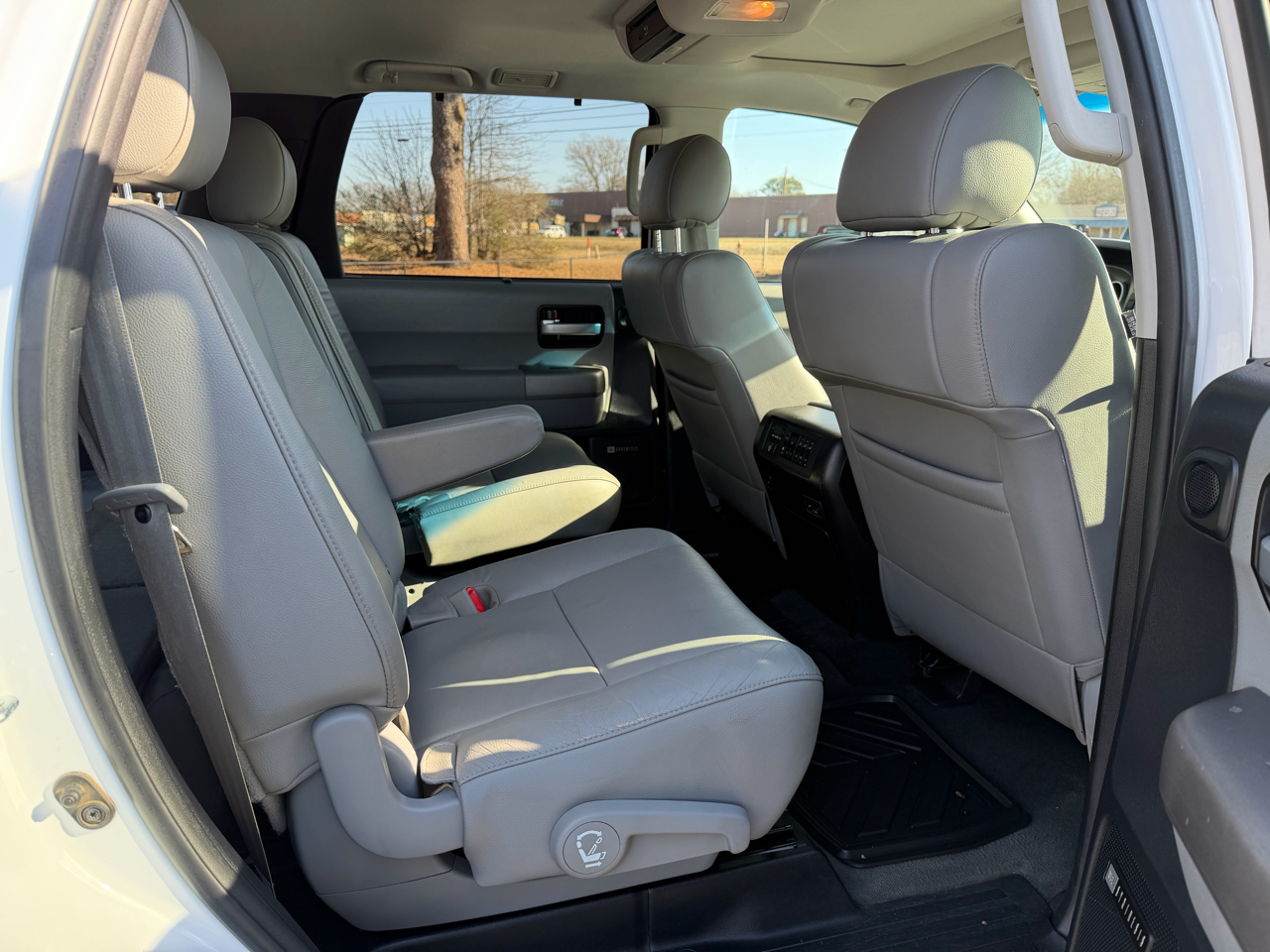 Toyota Sequoia Limited 4WD FFV (Natl) 2017