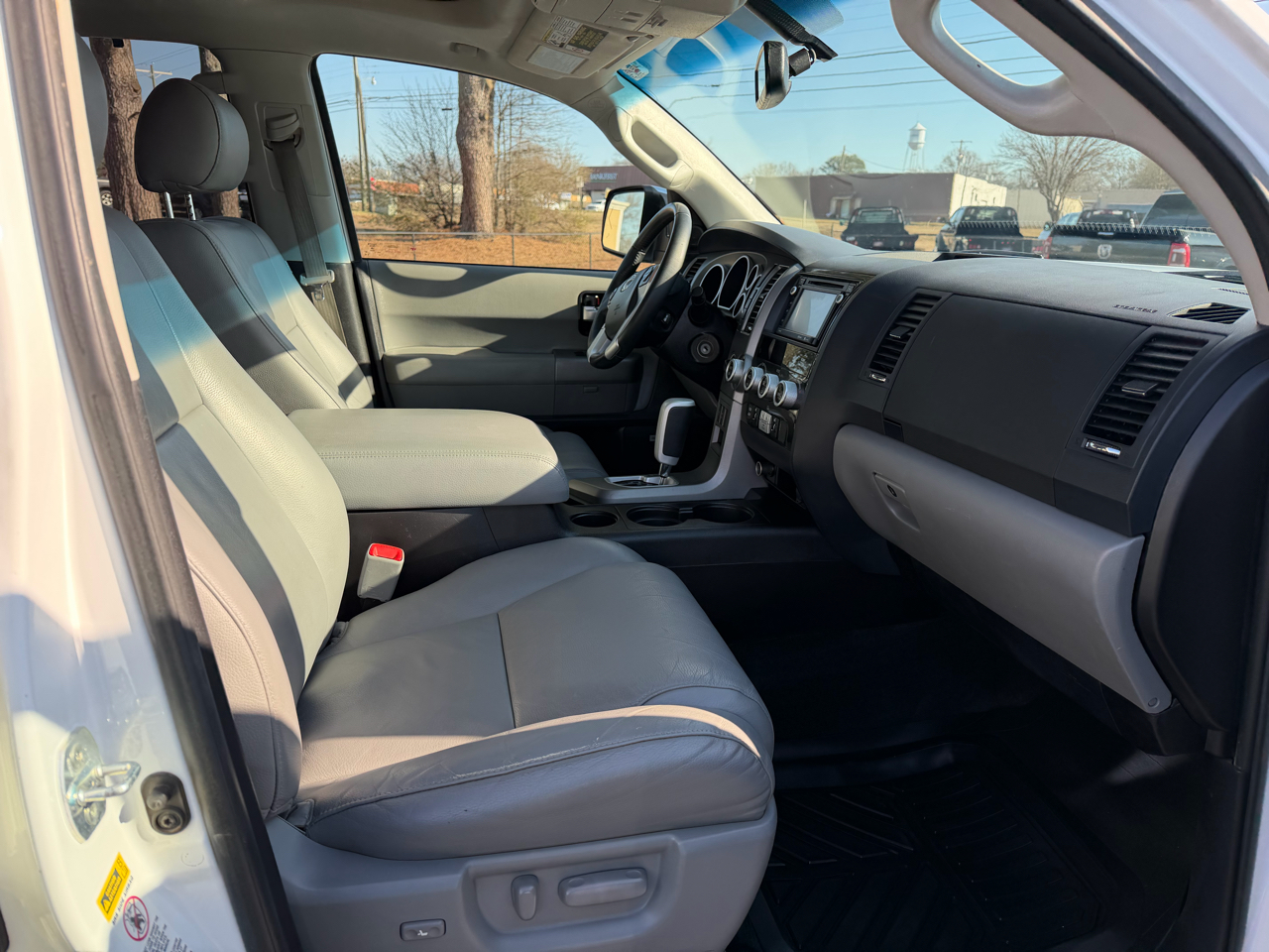 Toyota Sequoia Limited 4WD FFV (Natl) 2017